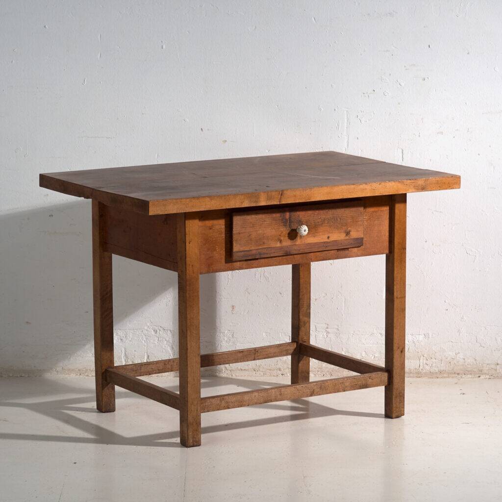 Table de cuisine ancienne en bois massif – Europe centrale, vers 1920
