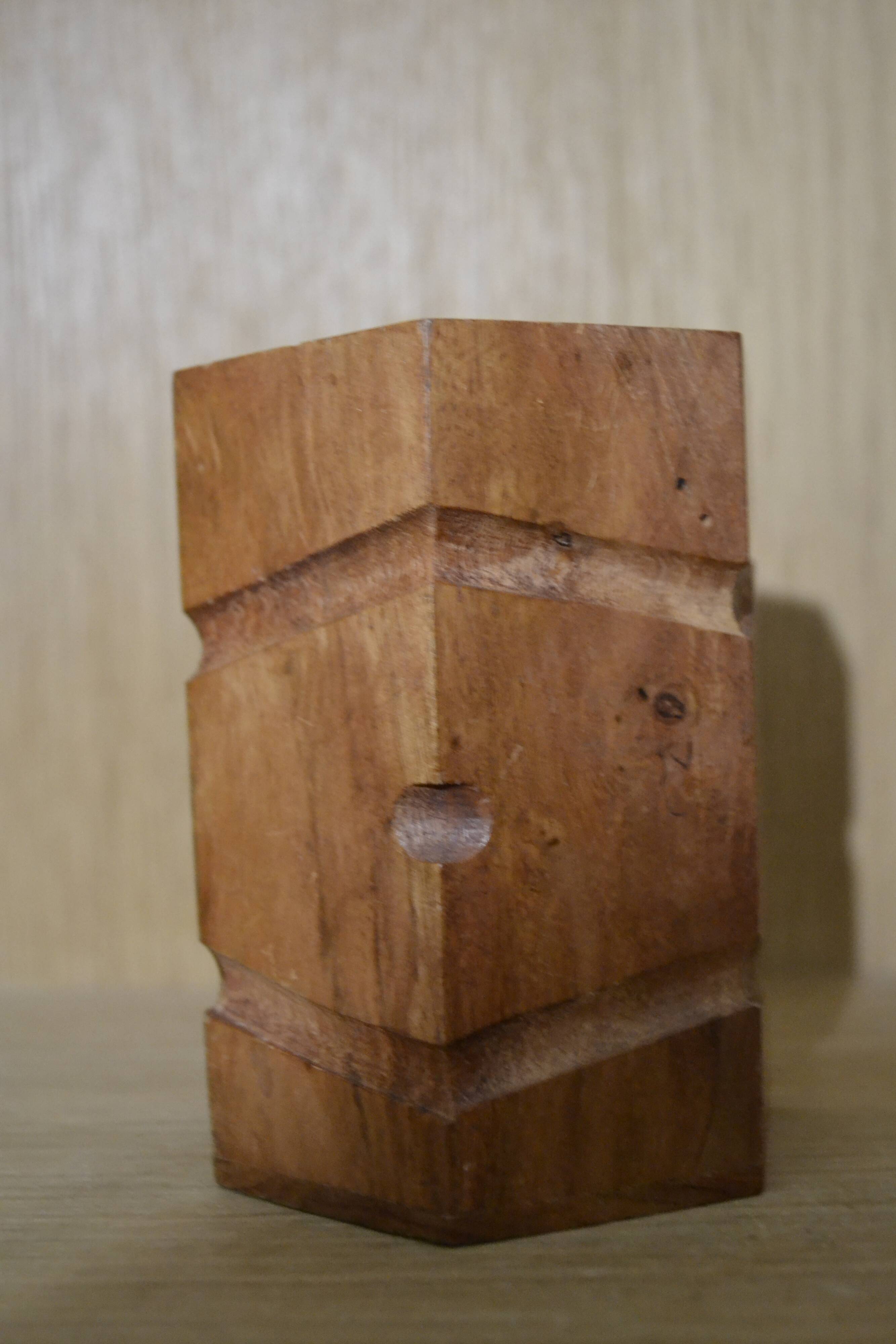 Pot à crayons en bois