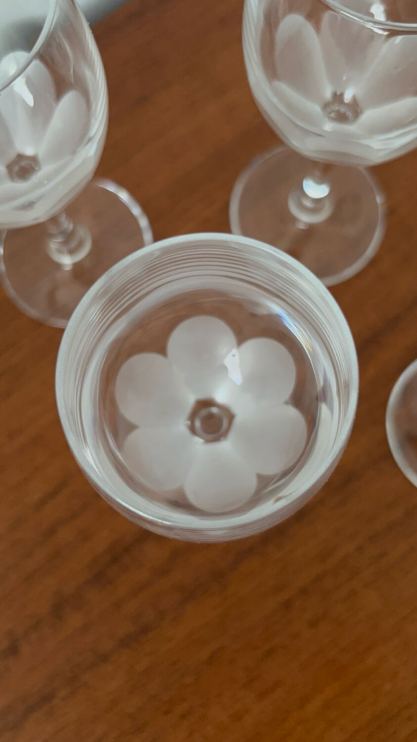 Set of engraved crystal white wine glasses – Elegant vintage glasses