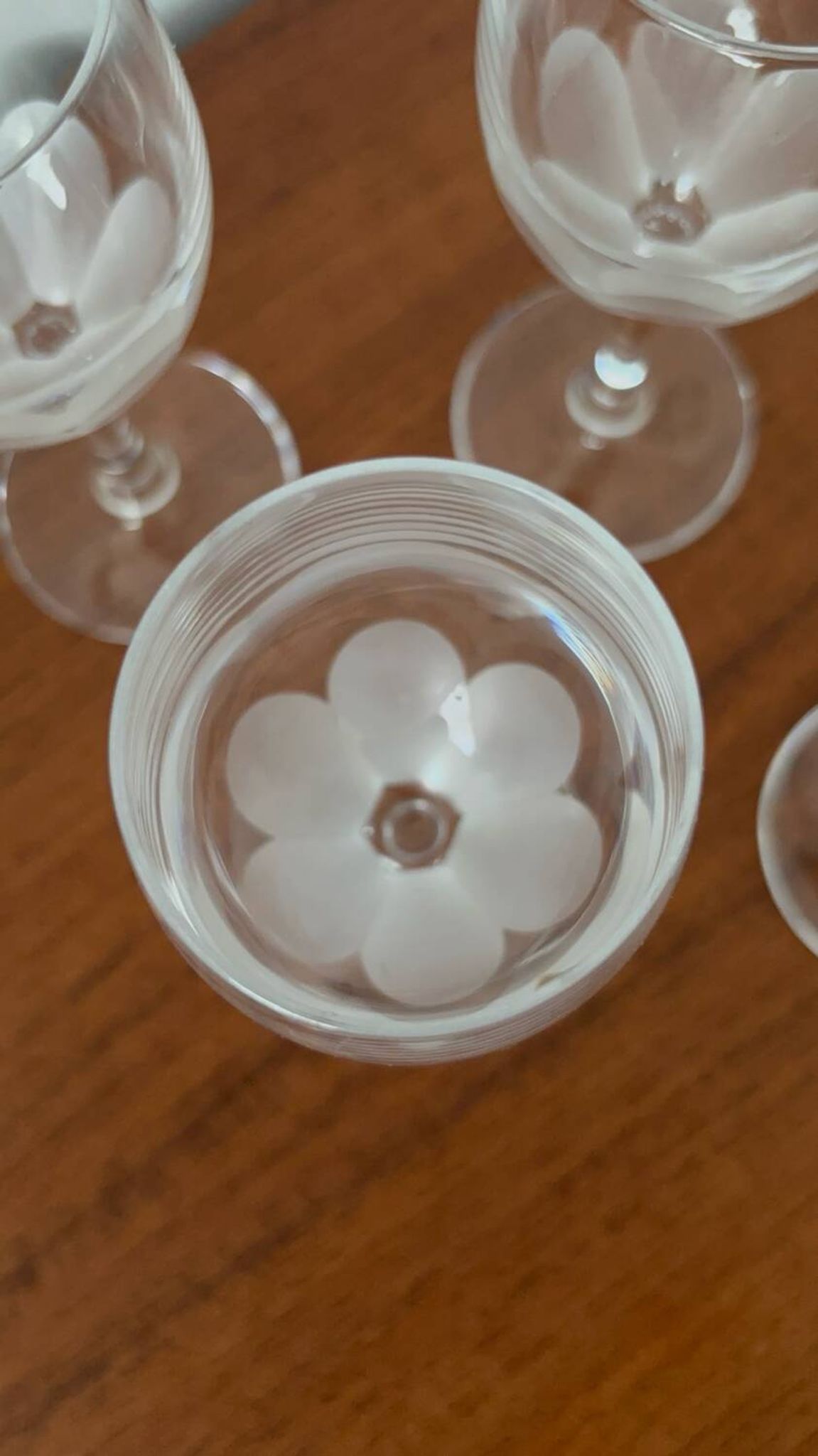 Set of engraved crystal white wine glasses – Elegant vintage glasses
