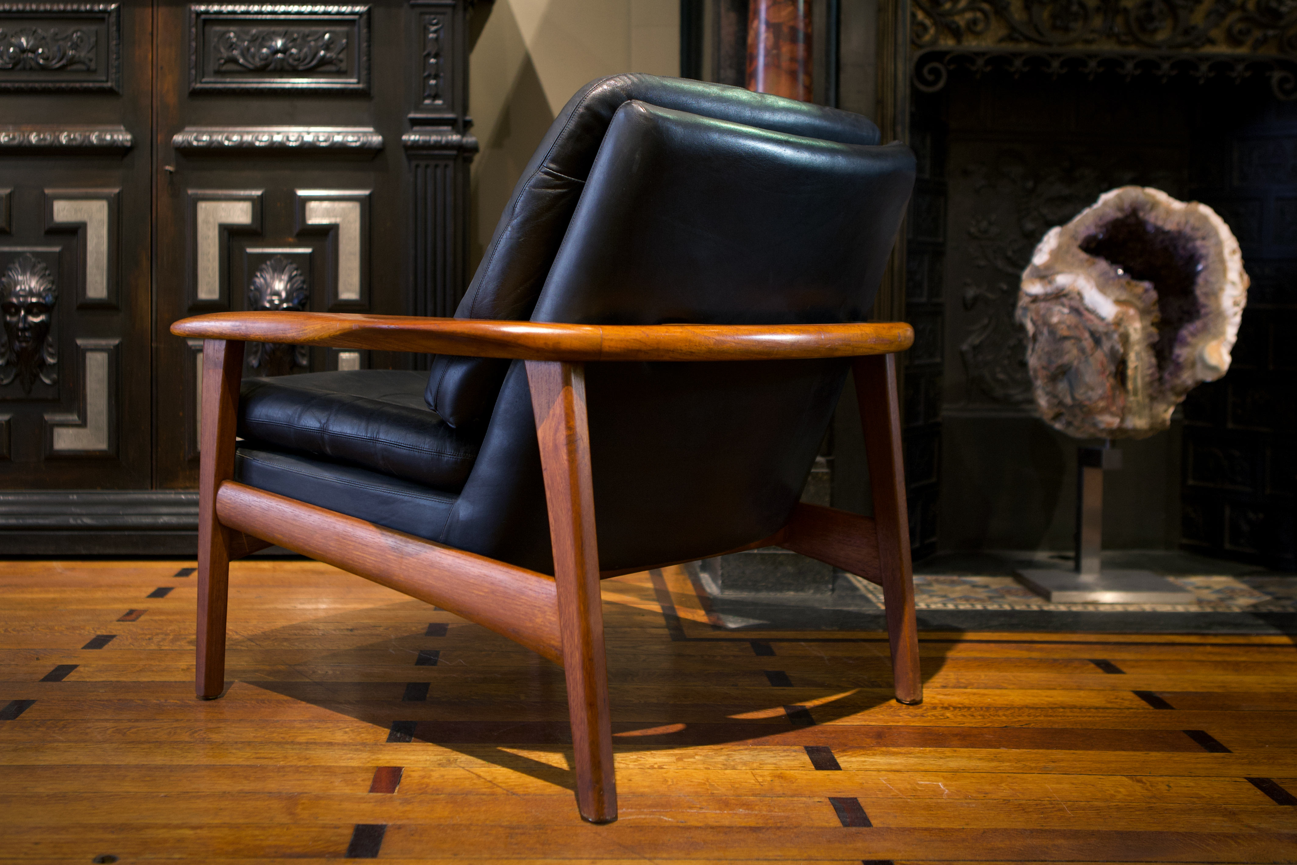 Pair of scandinavian armchairs in black leather and teak
