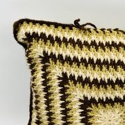 Coussin en crochet vintage années 70
