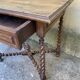 Bureau  entretoises et pieds torsadées - style Louis XIII