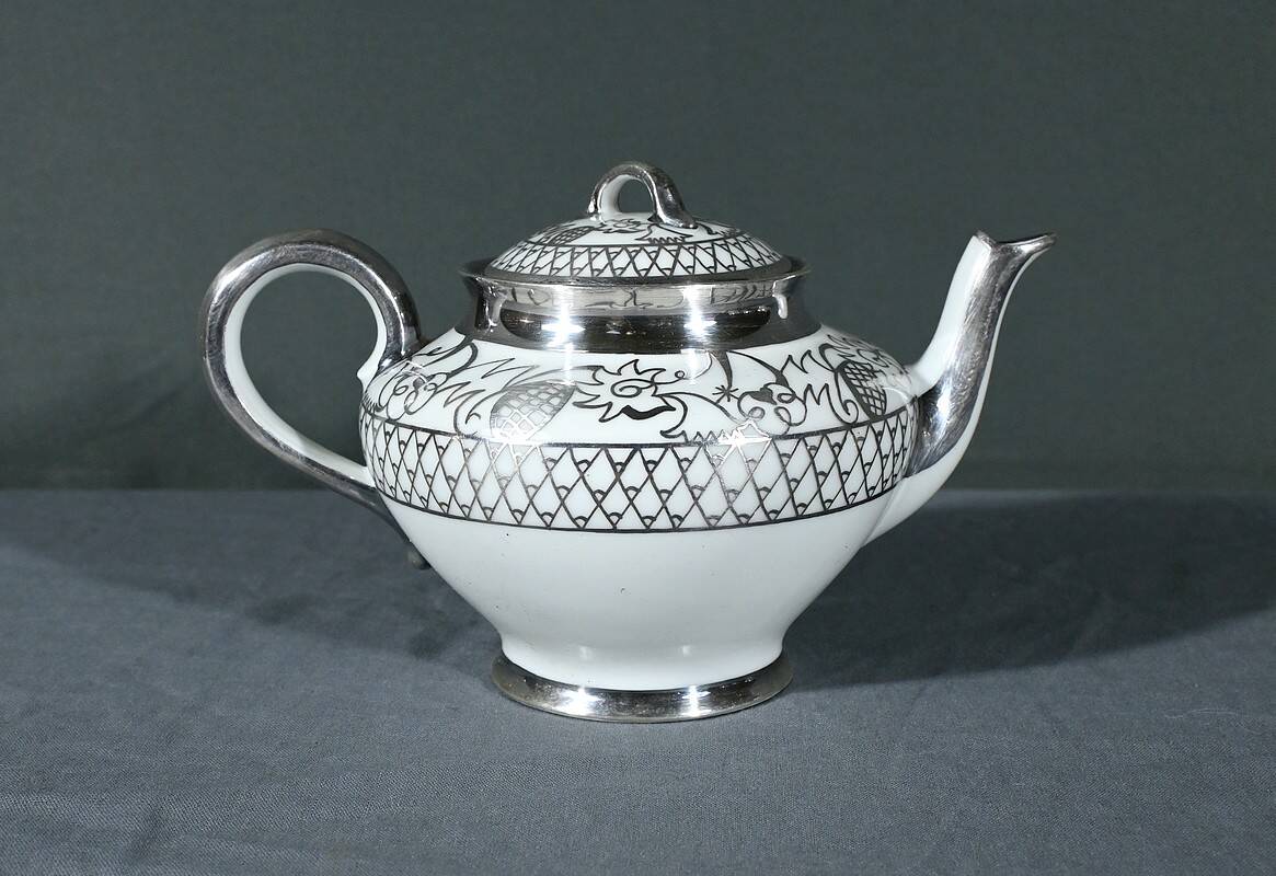 Limoges Porcelain Tea Set, “Saint Graal” Model – Early 20th Century