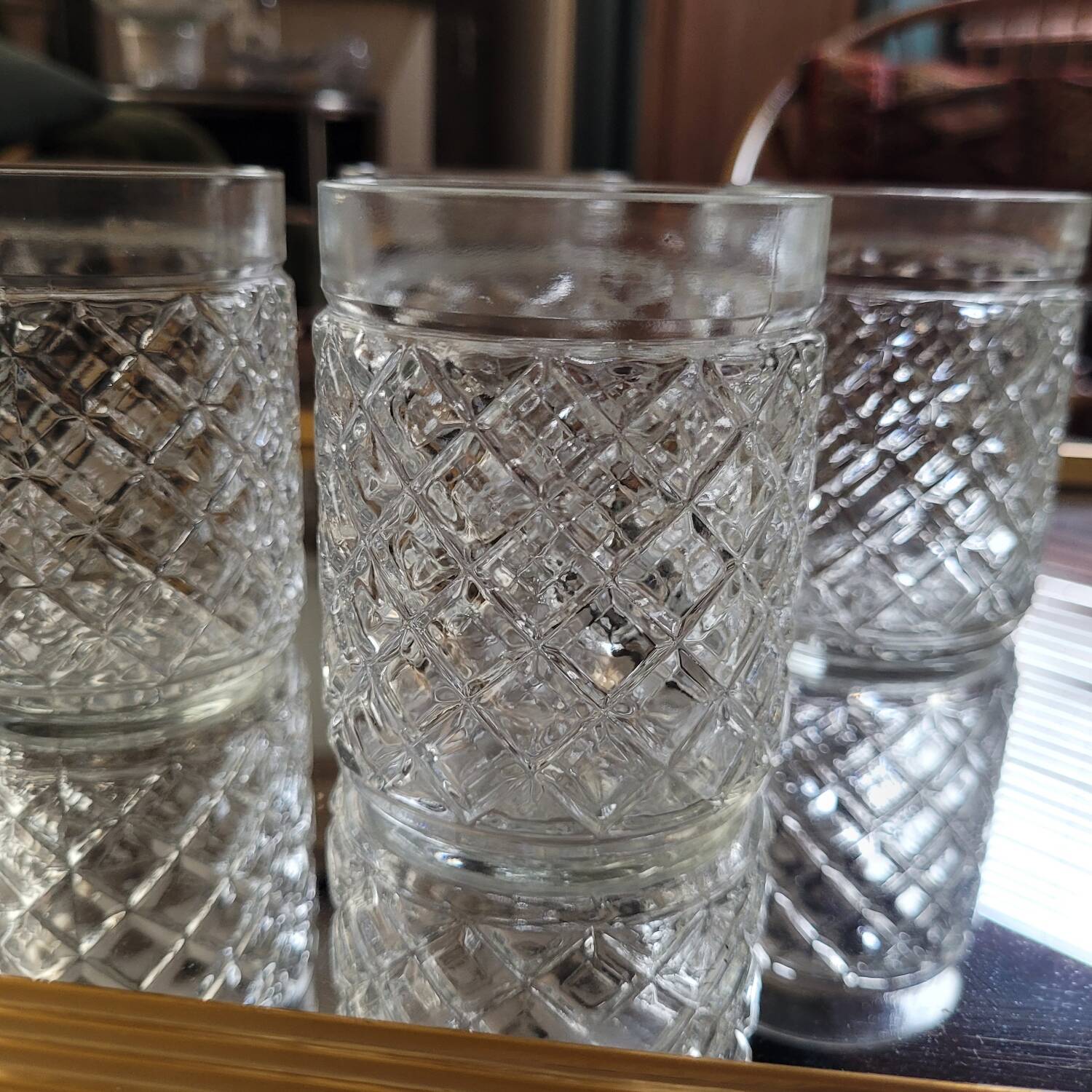 6 verres Nestlé – verre pressé à facettes – années 70.