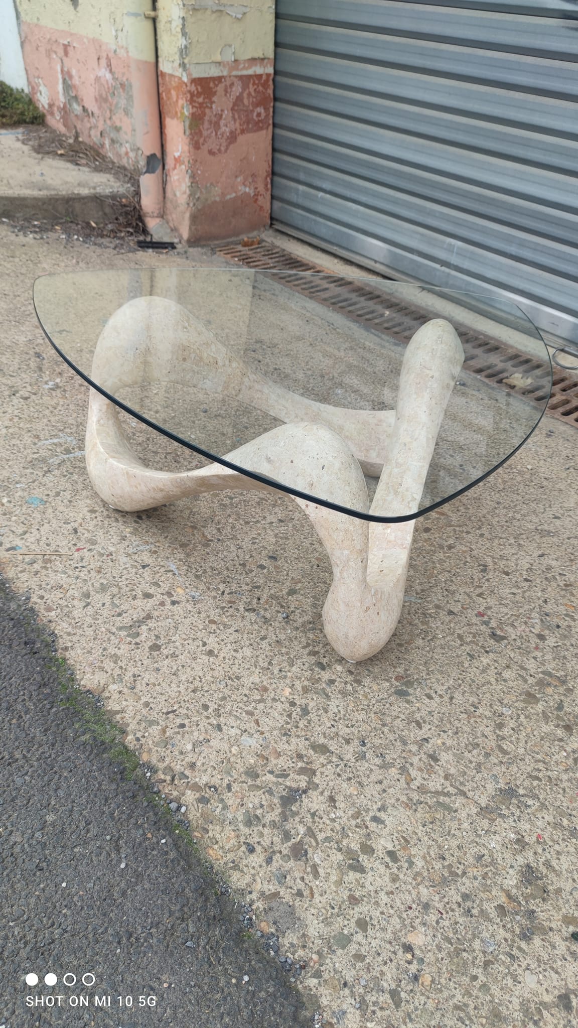 Table basse en travertin forme libre vers 1980