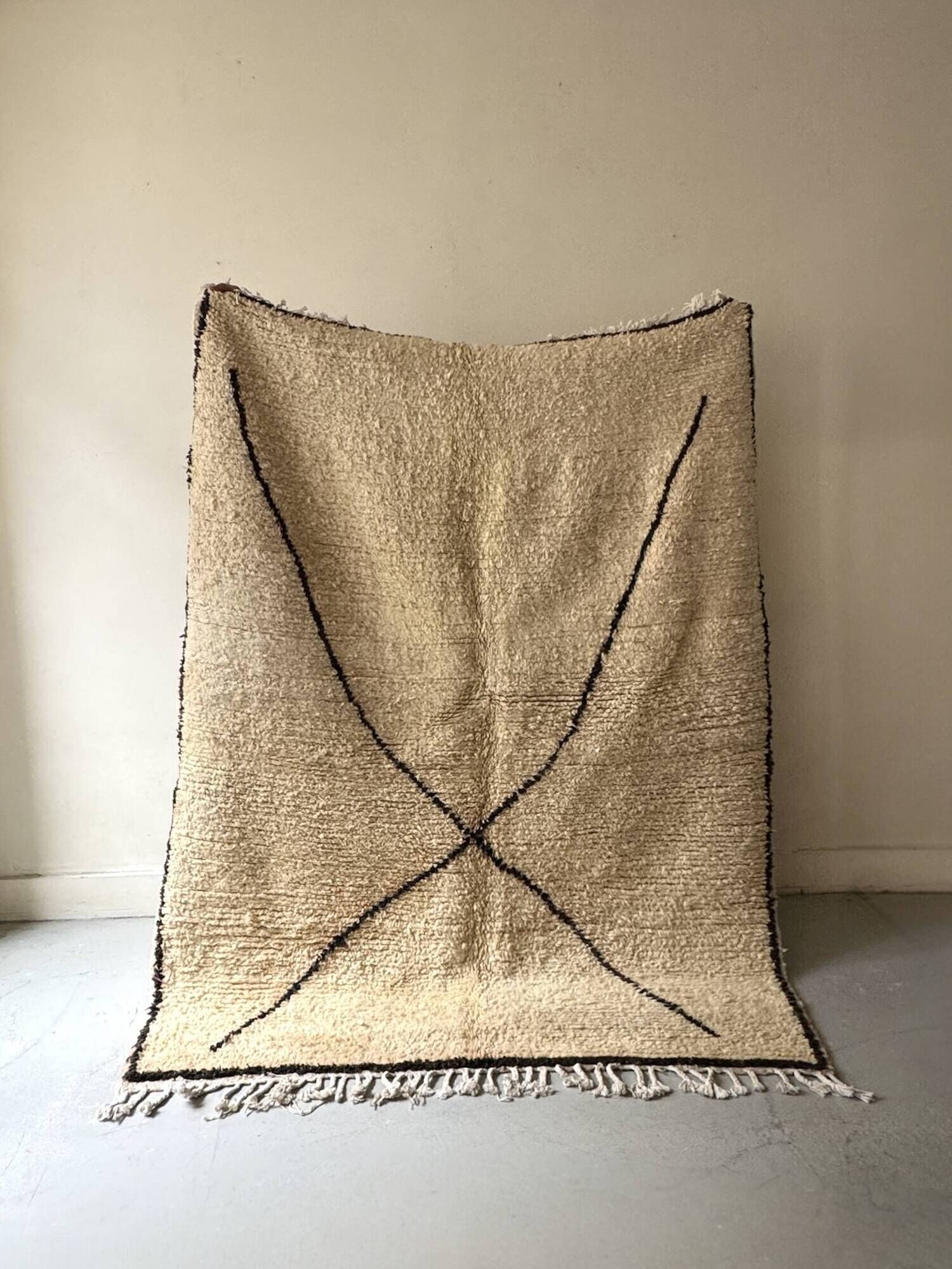 Ancient Berber rug in ecru/brown, handmade 100% virgin wool, 2m x 1.5m.