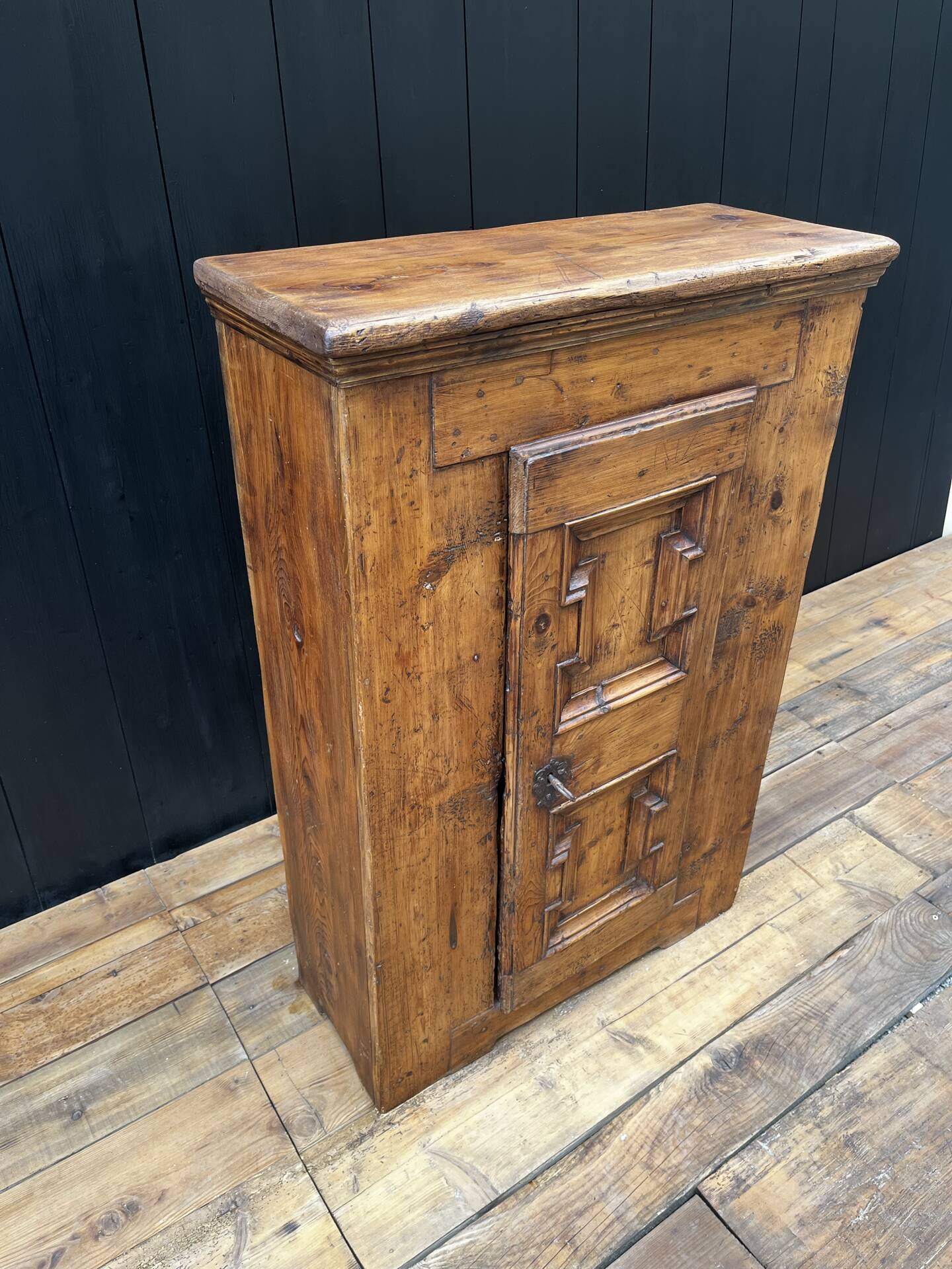 Cabinet from an ancient château – 17th century
