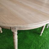 Round table with extensions