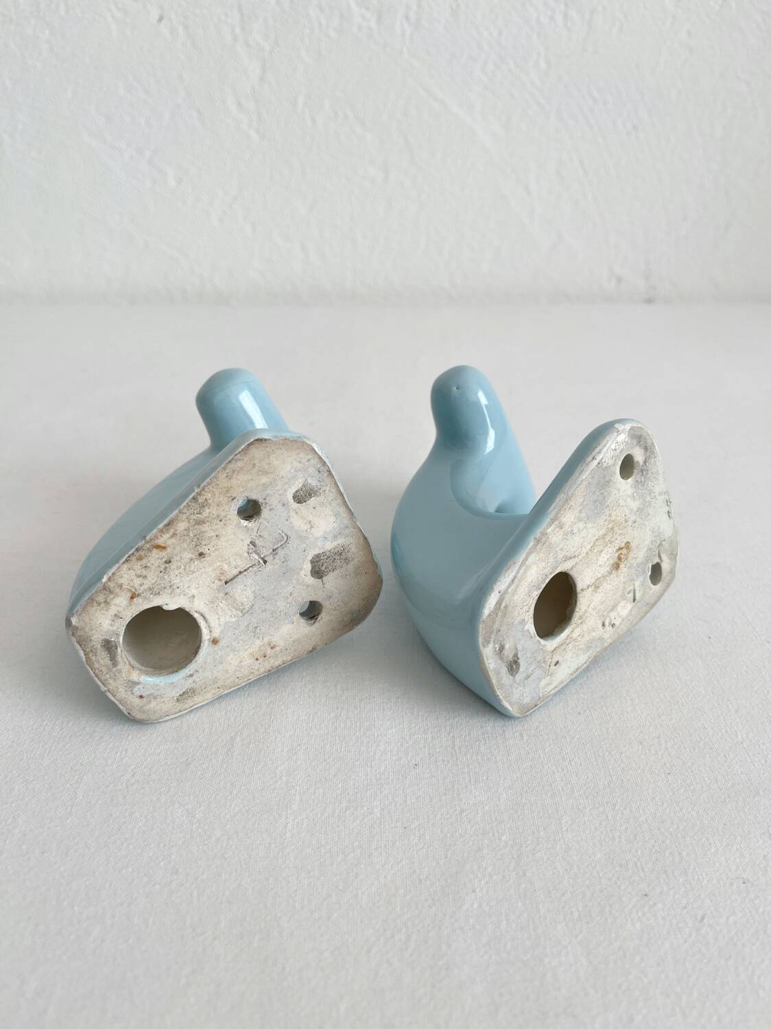 2 patères de salle de bain vintage en céramique bleue