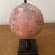 Petit globe terrestre sur pied en bois