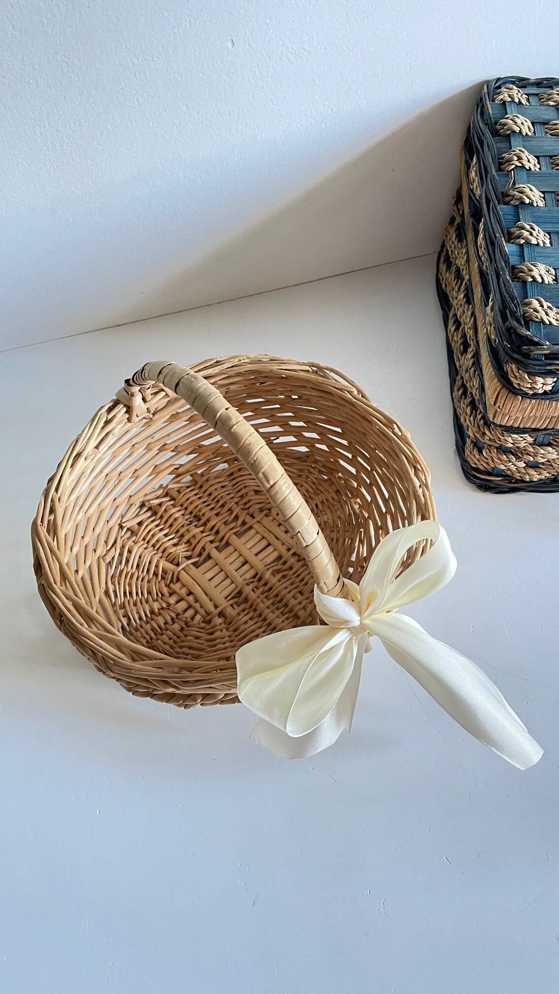 Set of 2 vintage rattan and rope baskets