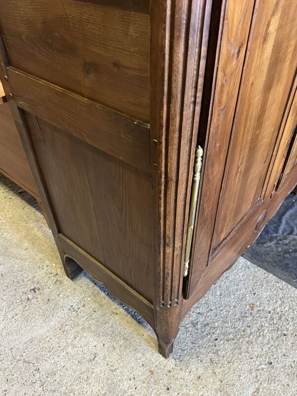 Armoire en bois sculpté du XIXe siècle, petite taille, hauteur 211 cm