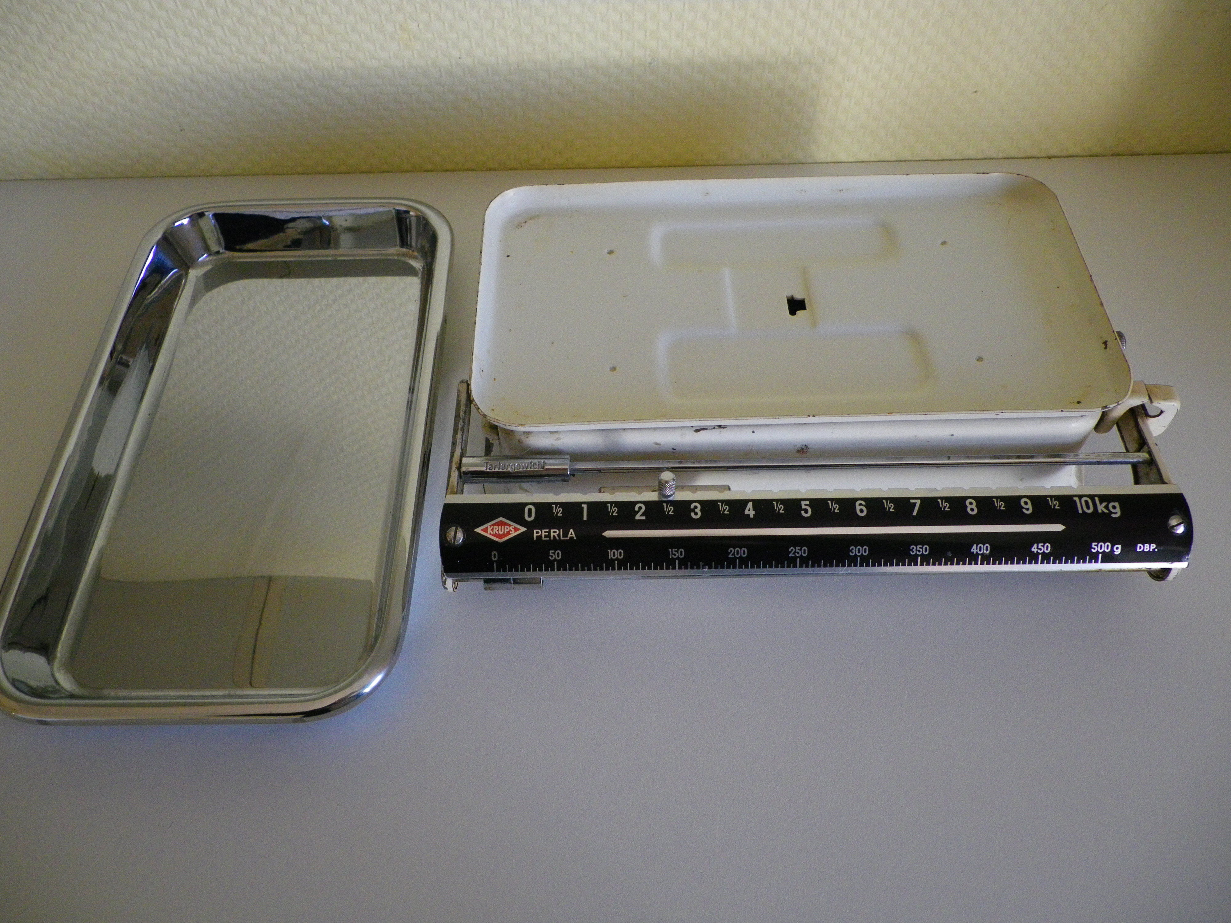 Old metal and chrome metal balance - Krups brand - 1960s