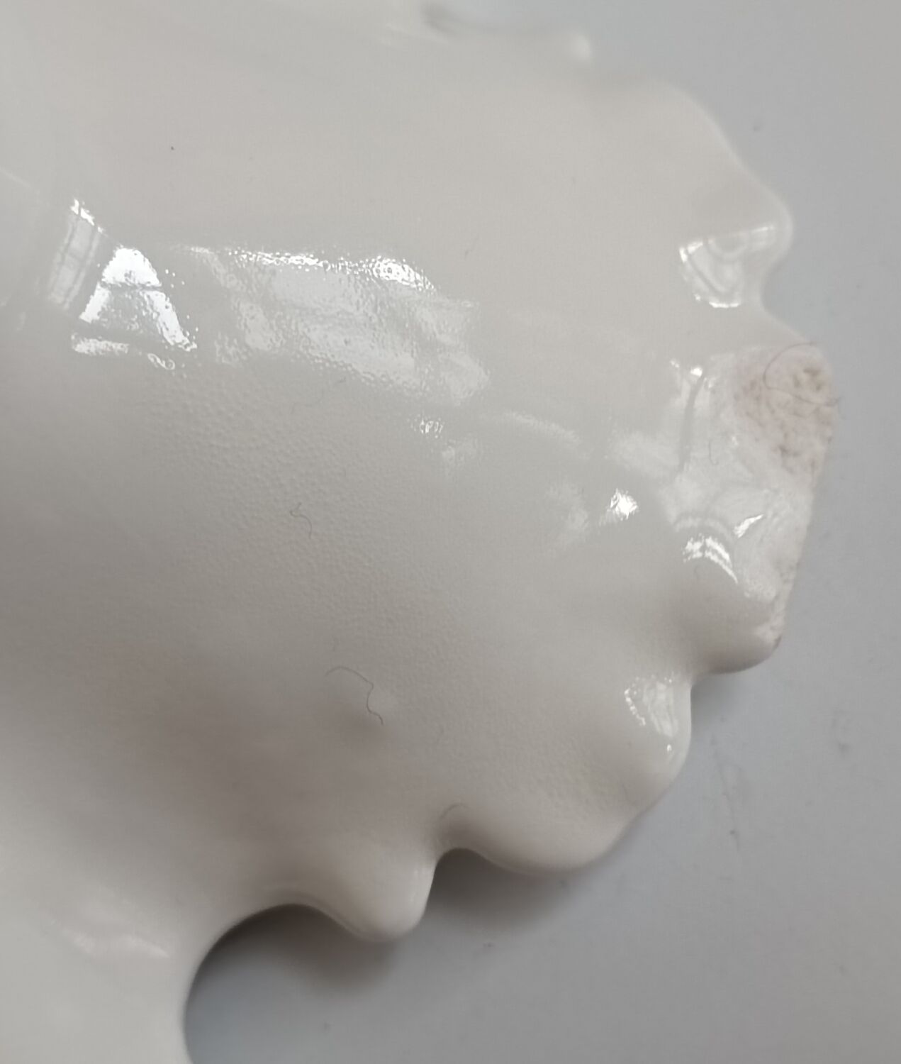 Porcelain pouch tray