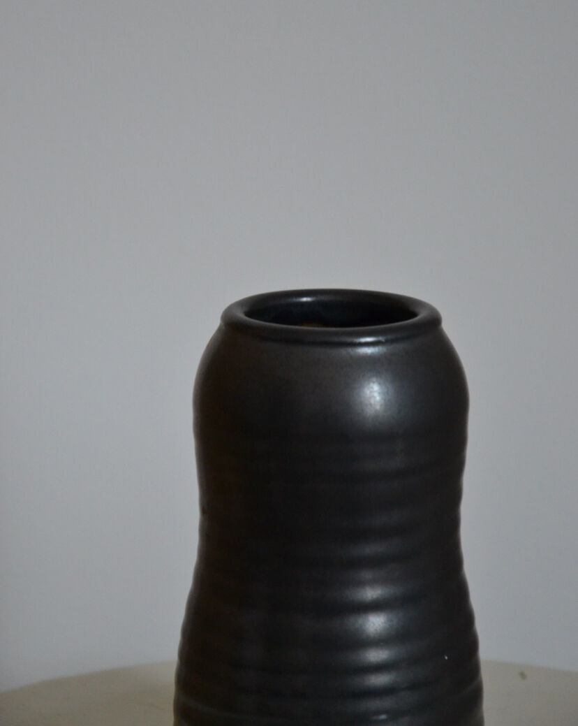 Matte black vase Japandi style - minimalist