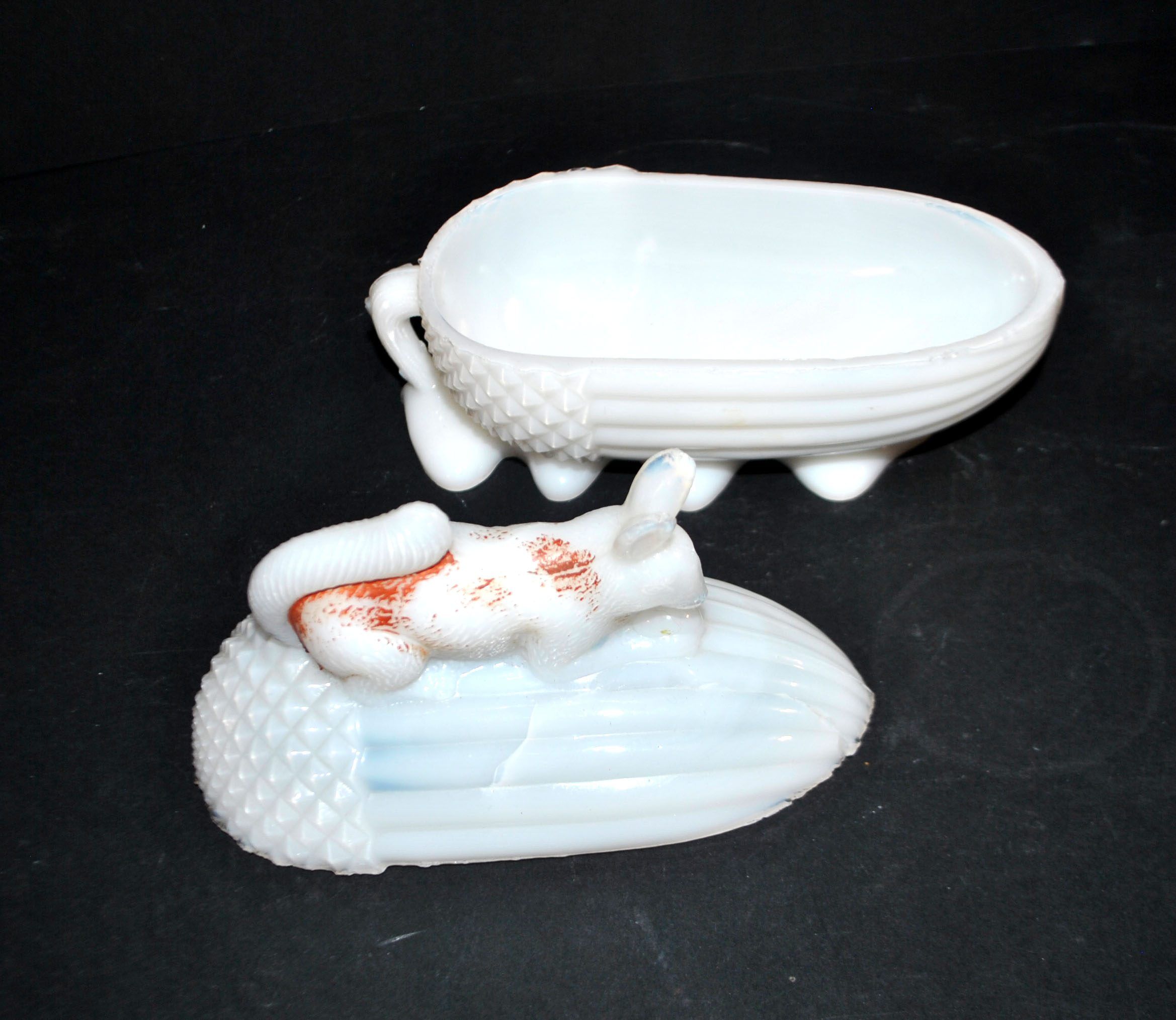 Sucrier écureuil en opaline blanche Vallerysthal, 1910