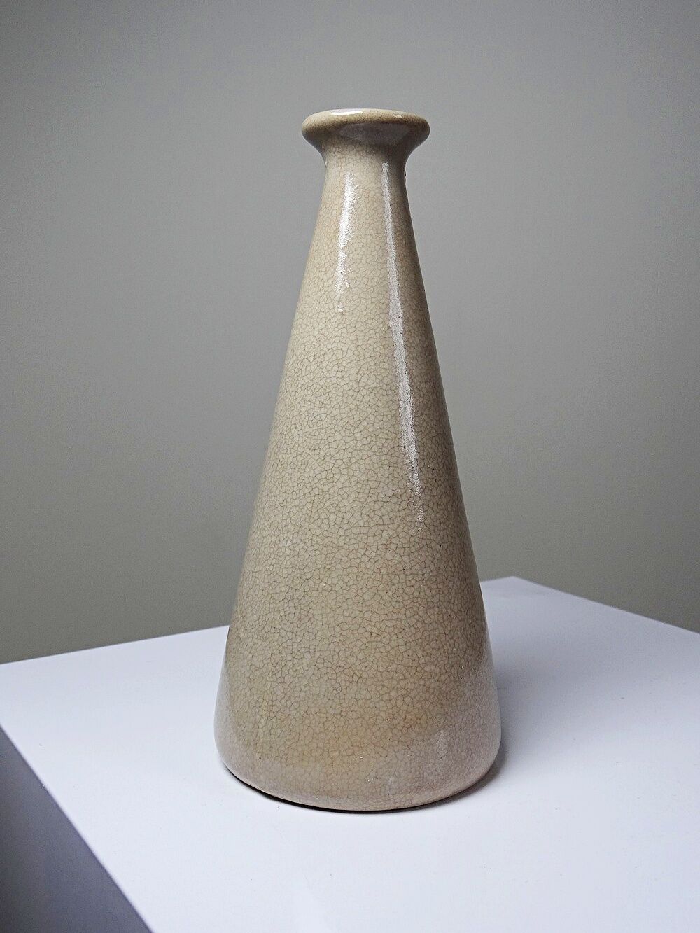 Art Deco conical vase in crackled beige earthenware, circa 1930-1950.
