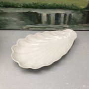 Trinket bowl in antique porcelain, shell-shaped