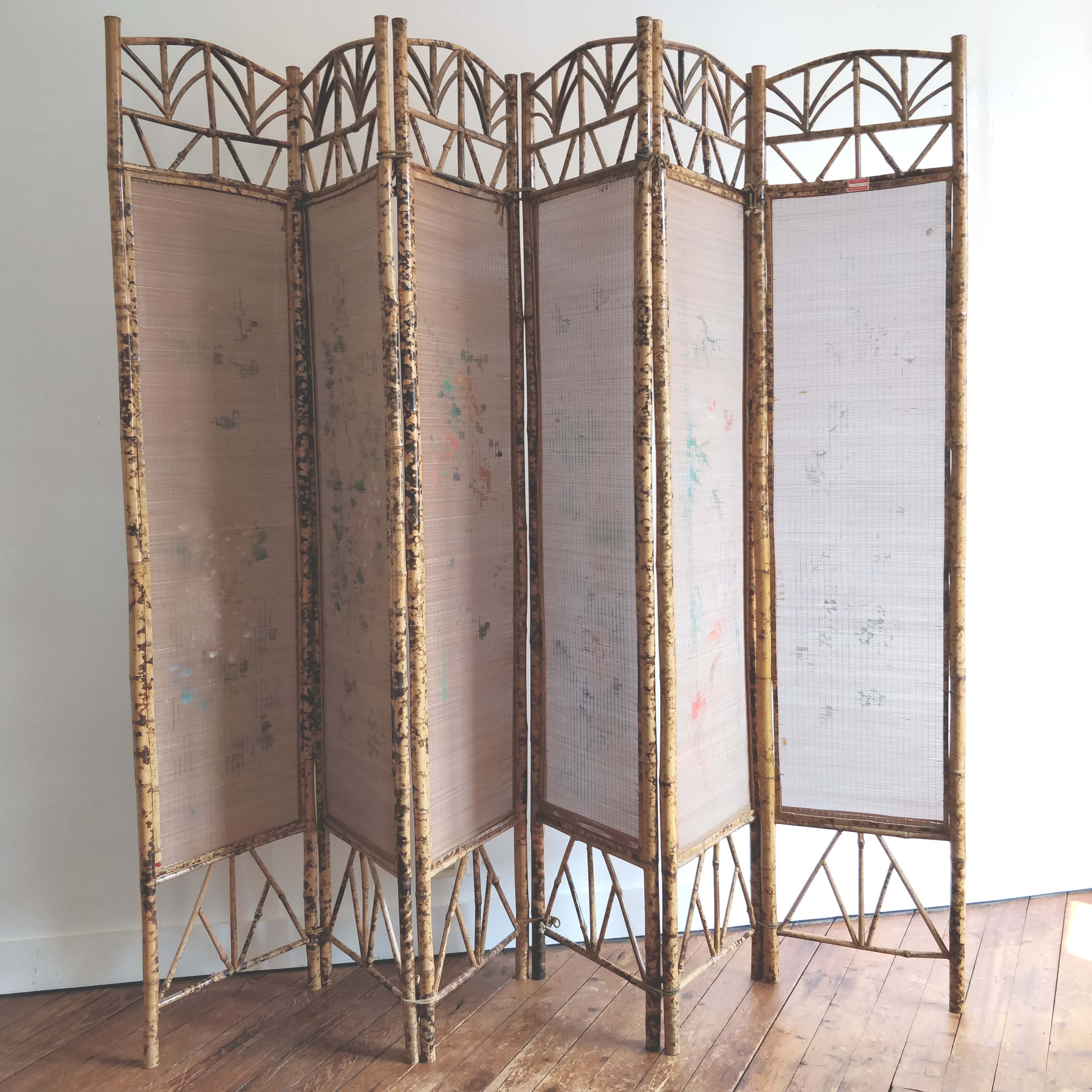 Bamboo and rice straw floral patterns screen