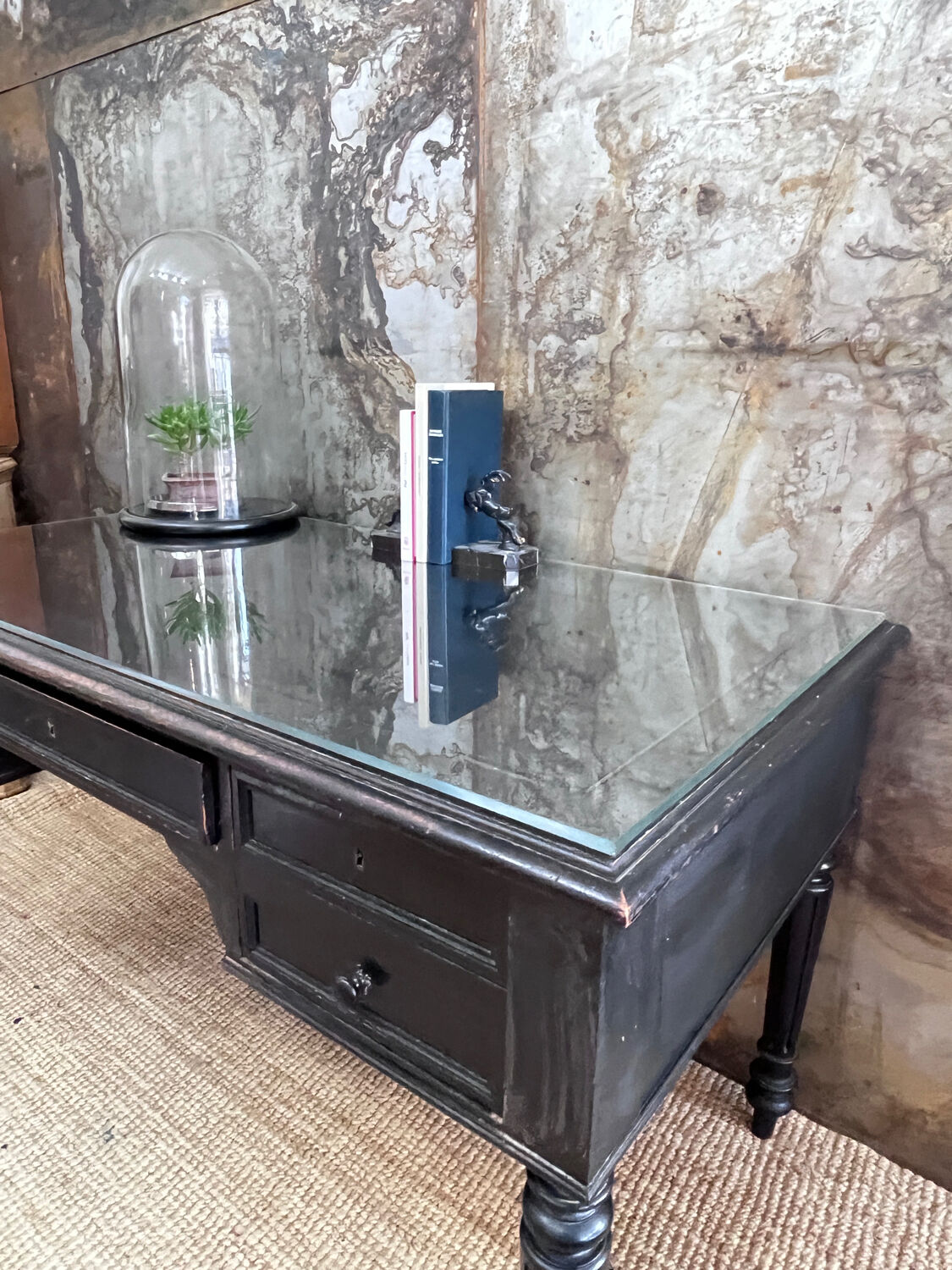 Bureau XIXeme laqué noir et sous main verre biseauté