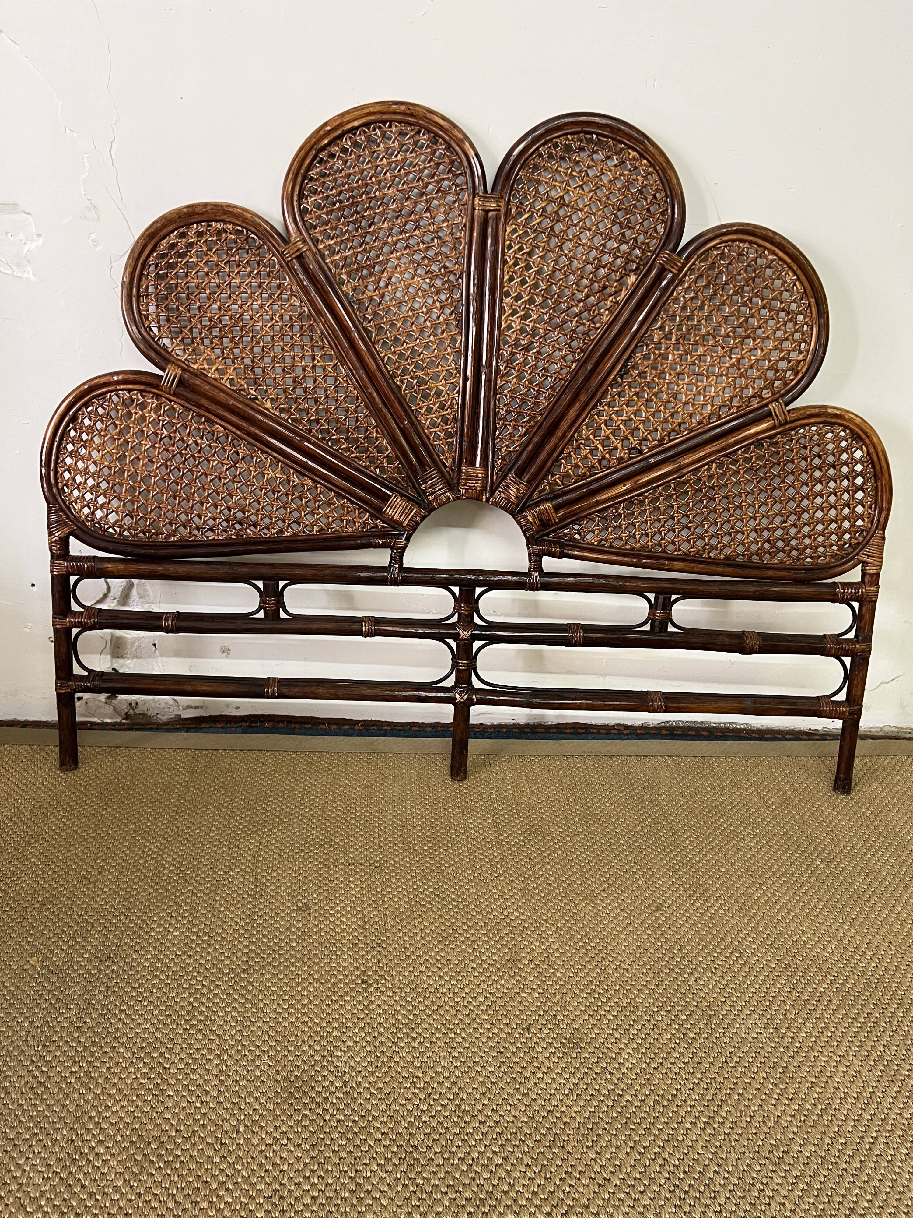 Rosette headboard in vintage rattan and canework