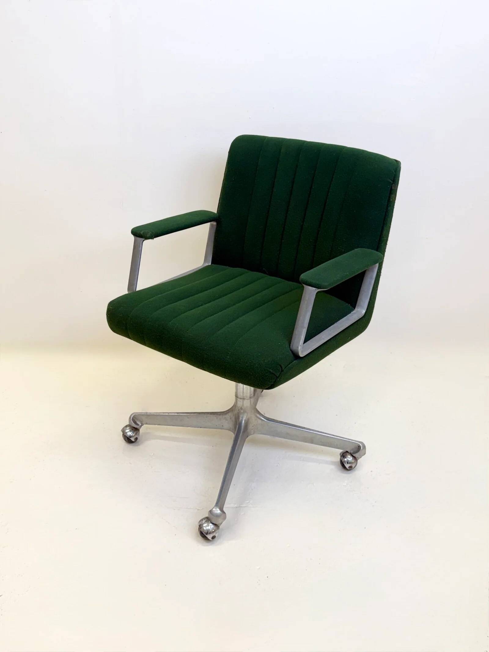 Chaise P125 – Osvaldo Borsani (Tecno), 1960s
