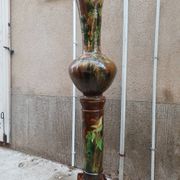Grand Vase sur colonne en céramique 1.49 mètre époque 1900 en l'état.