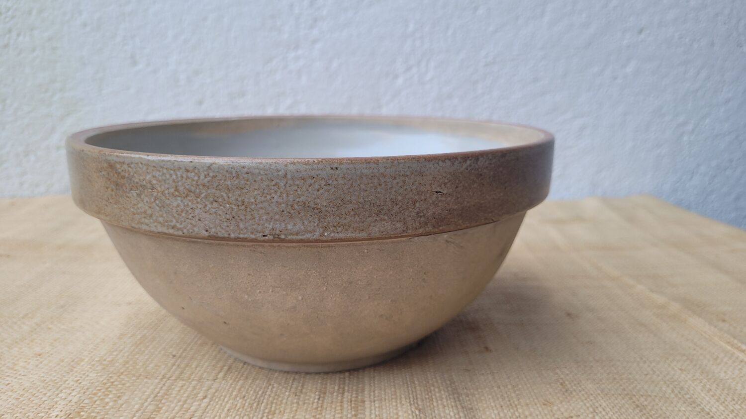 Stoneware salad bowl