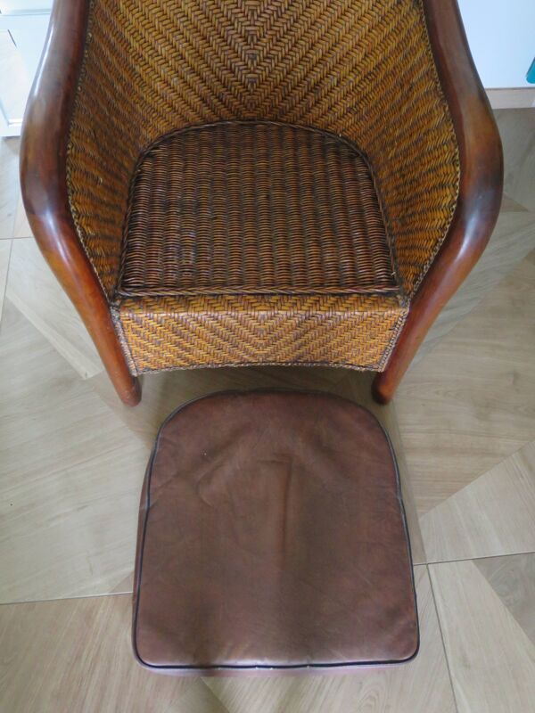 Fauteuil en rotin tressé et bois exotique de style colonial, années 80