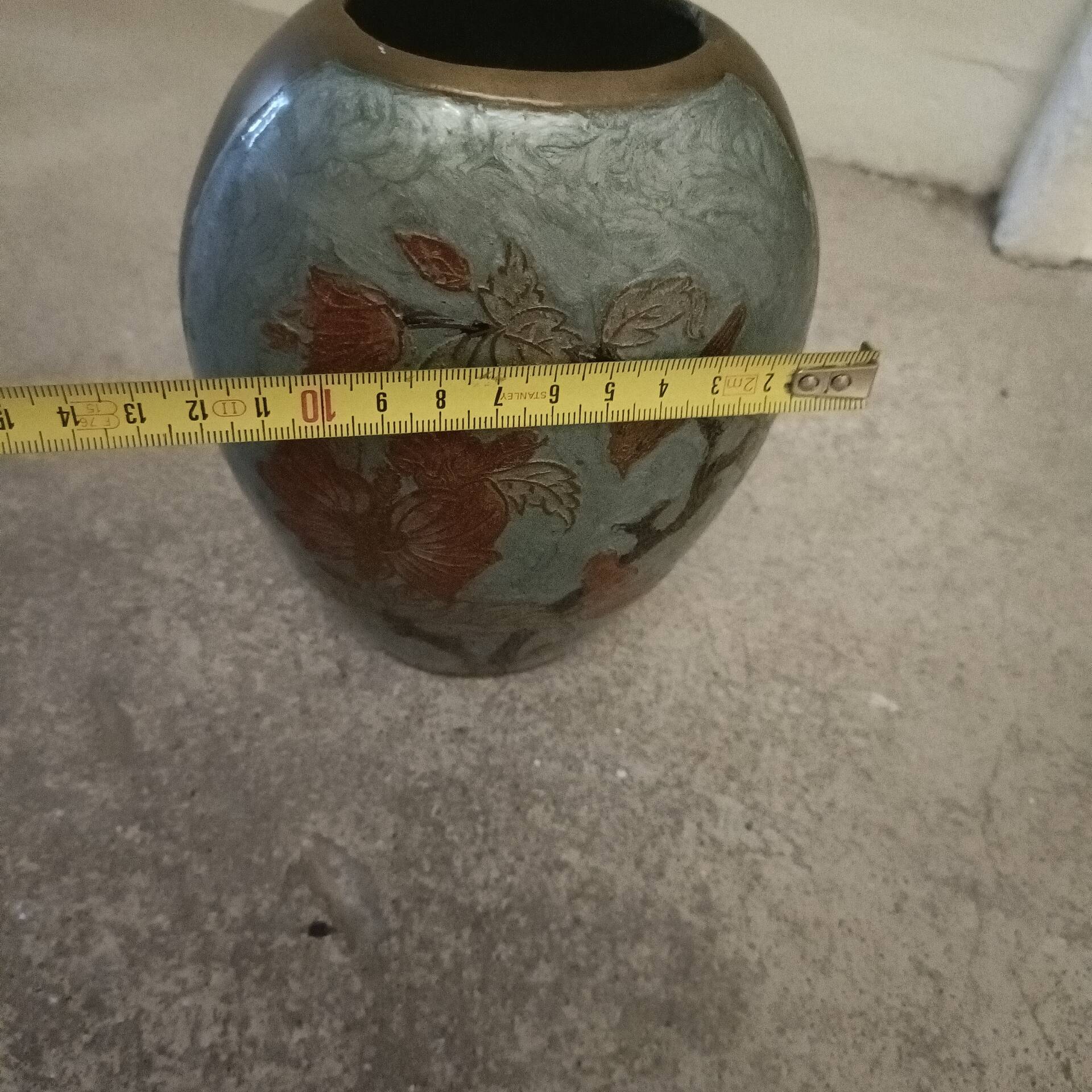 Vase ovale laiton et émail cloisonné