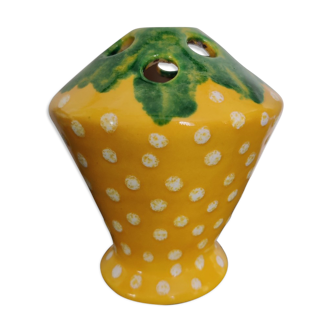 Vase "yellow strawberry" pique flower