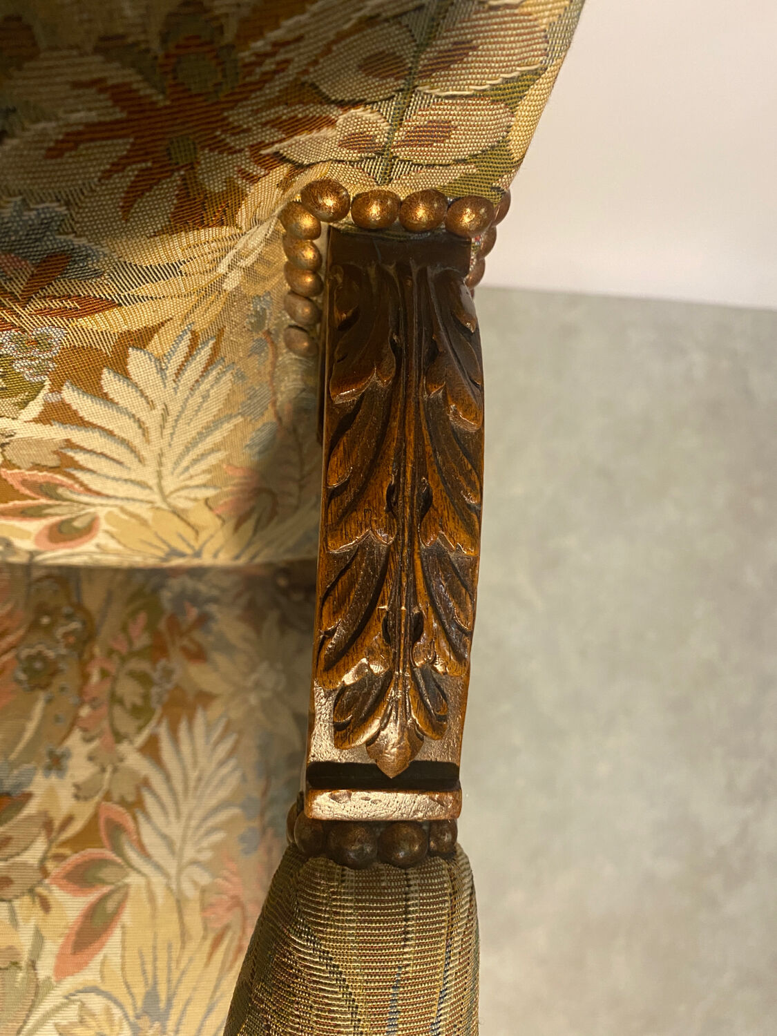 Fauteuil en noyer de style Louis XIII