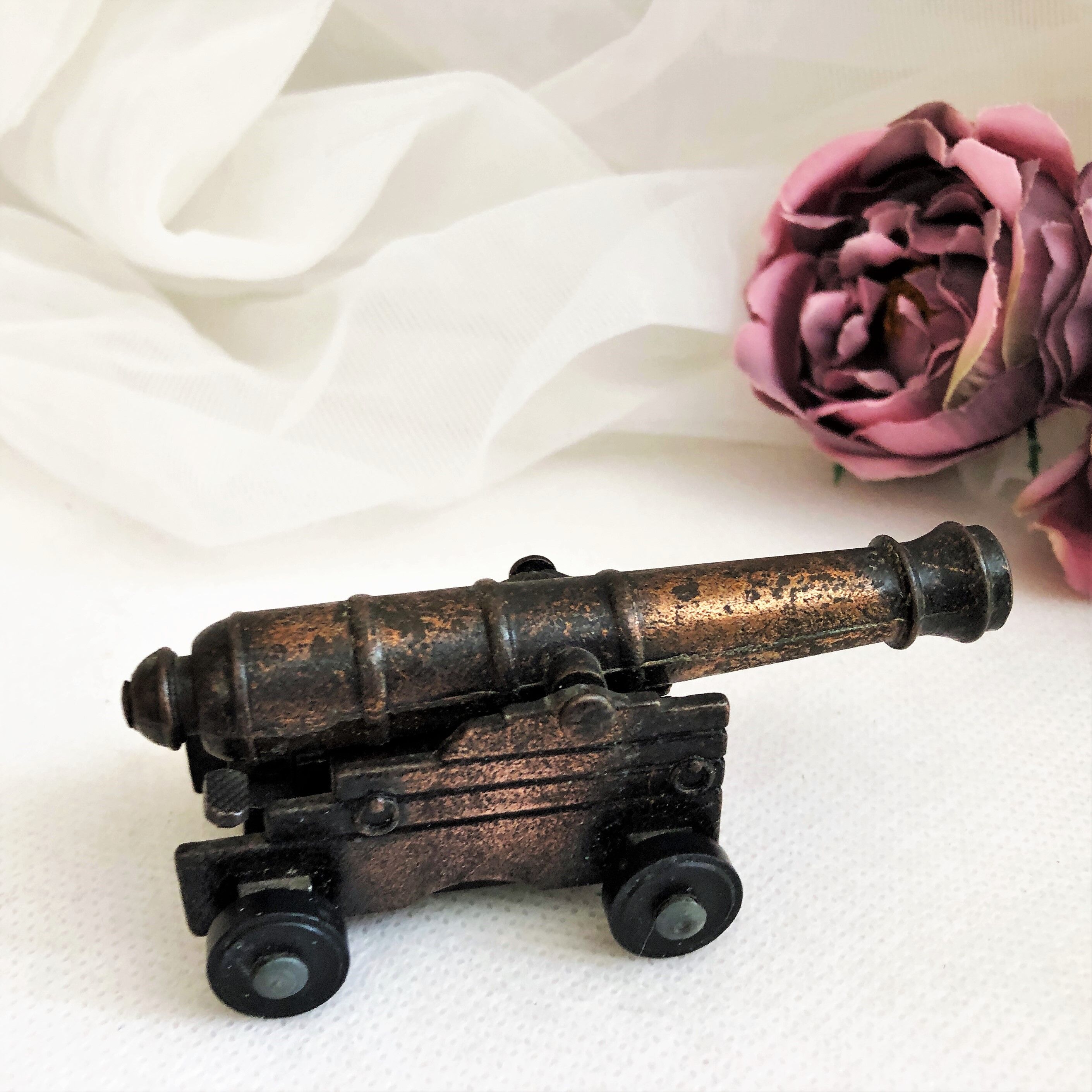 Pencil sharpener Play Me collection vintage naval gun 70s