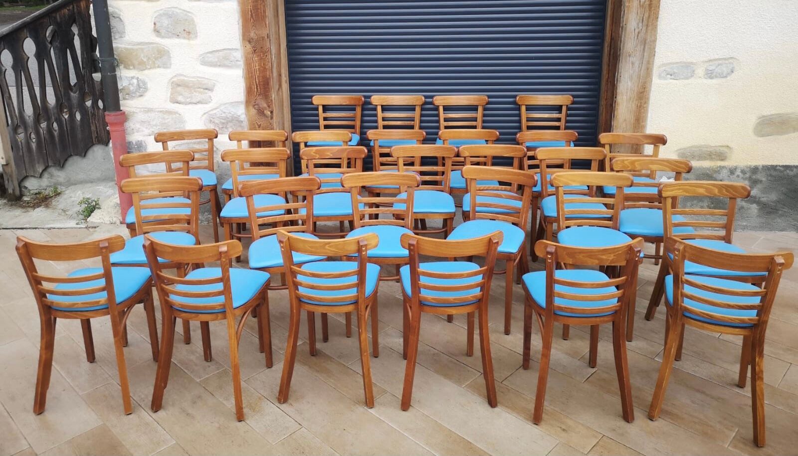 Lot de 24 chaises de bistrot restaurant vintage