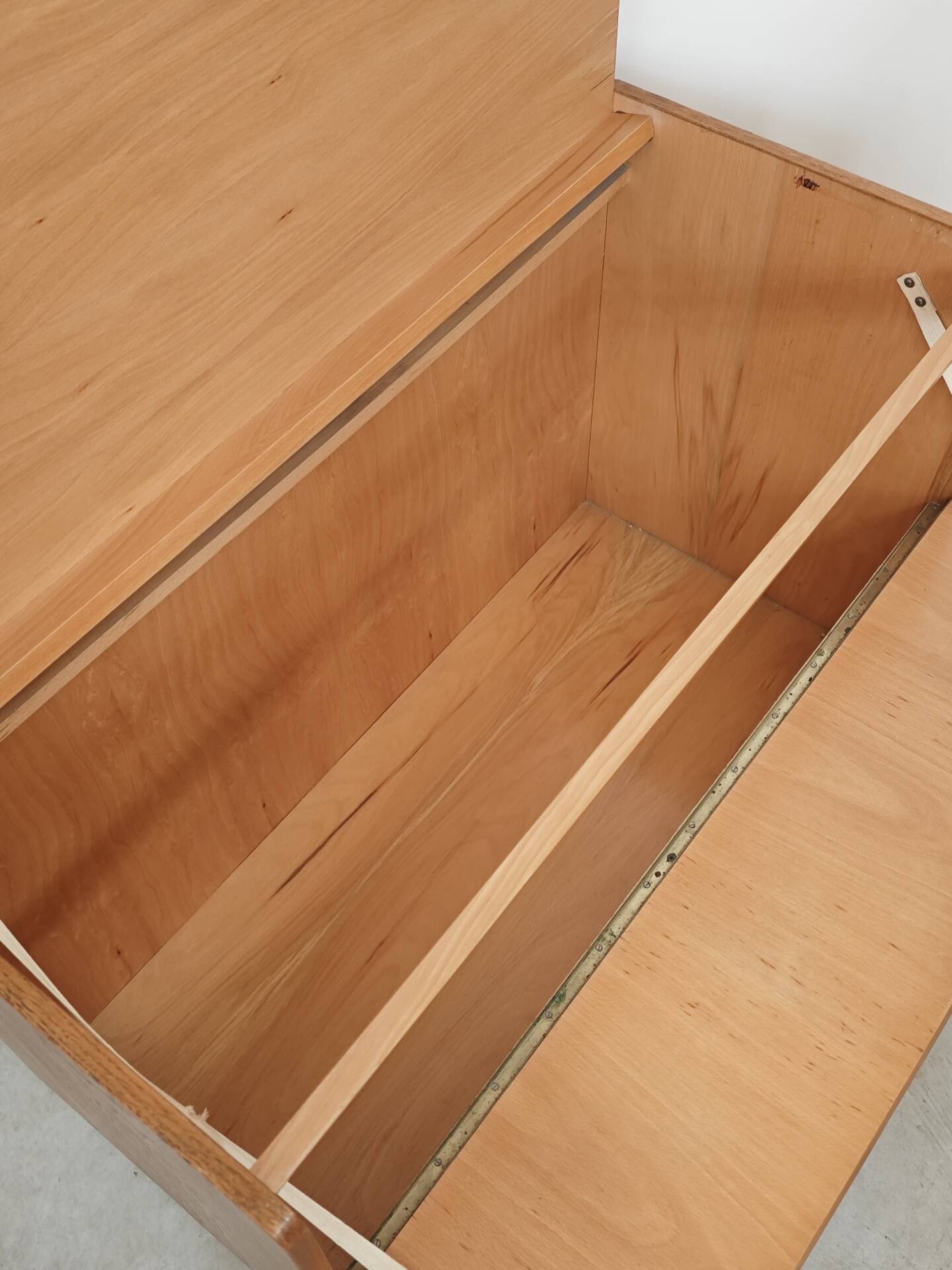 Coffre rangement / mini bar U459 par Jiri
Jiroutek pour Interier Praha