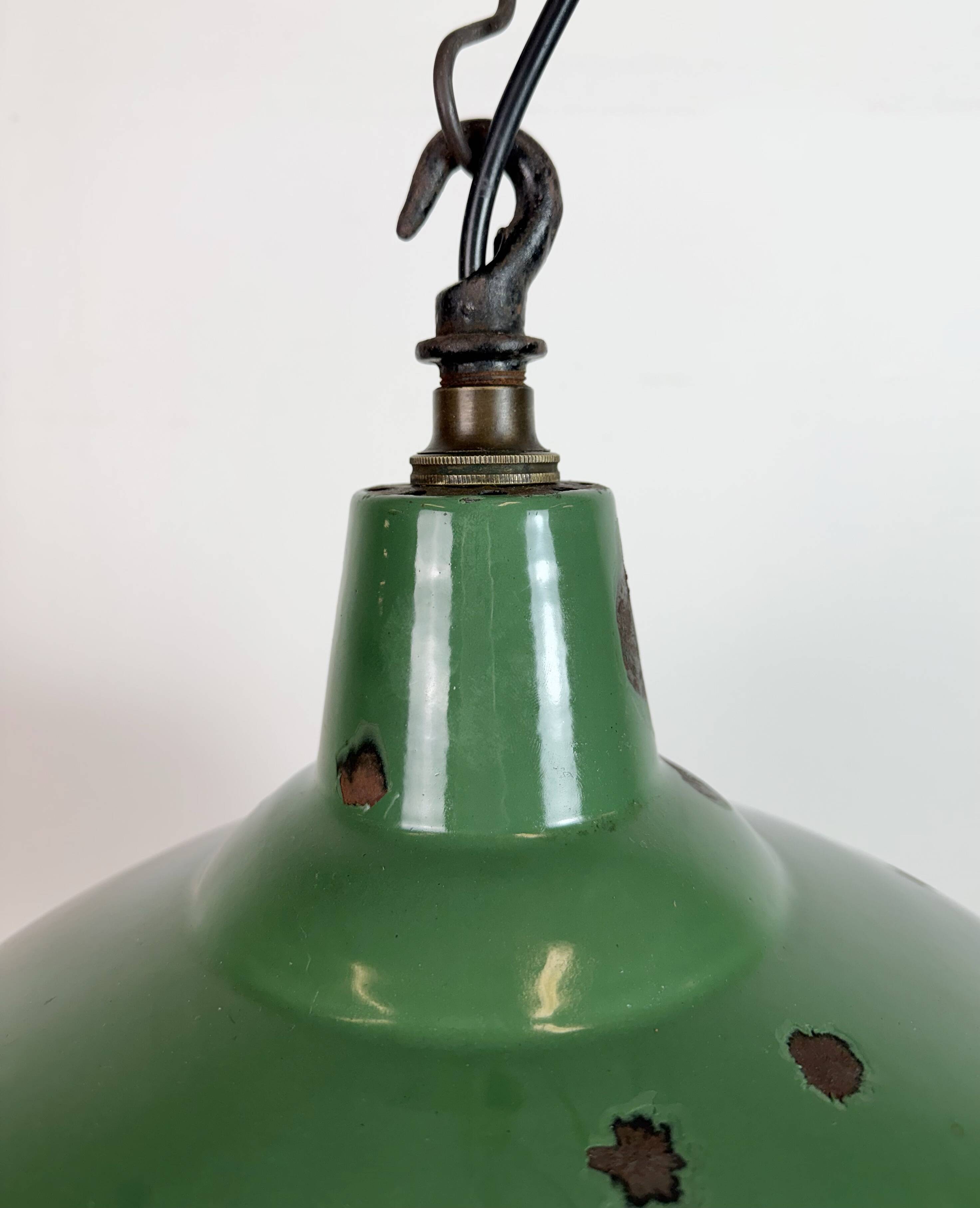 Lampe suspendue en émail vert britannique industriel, années 1960