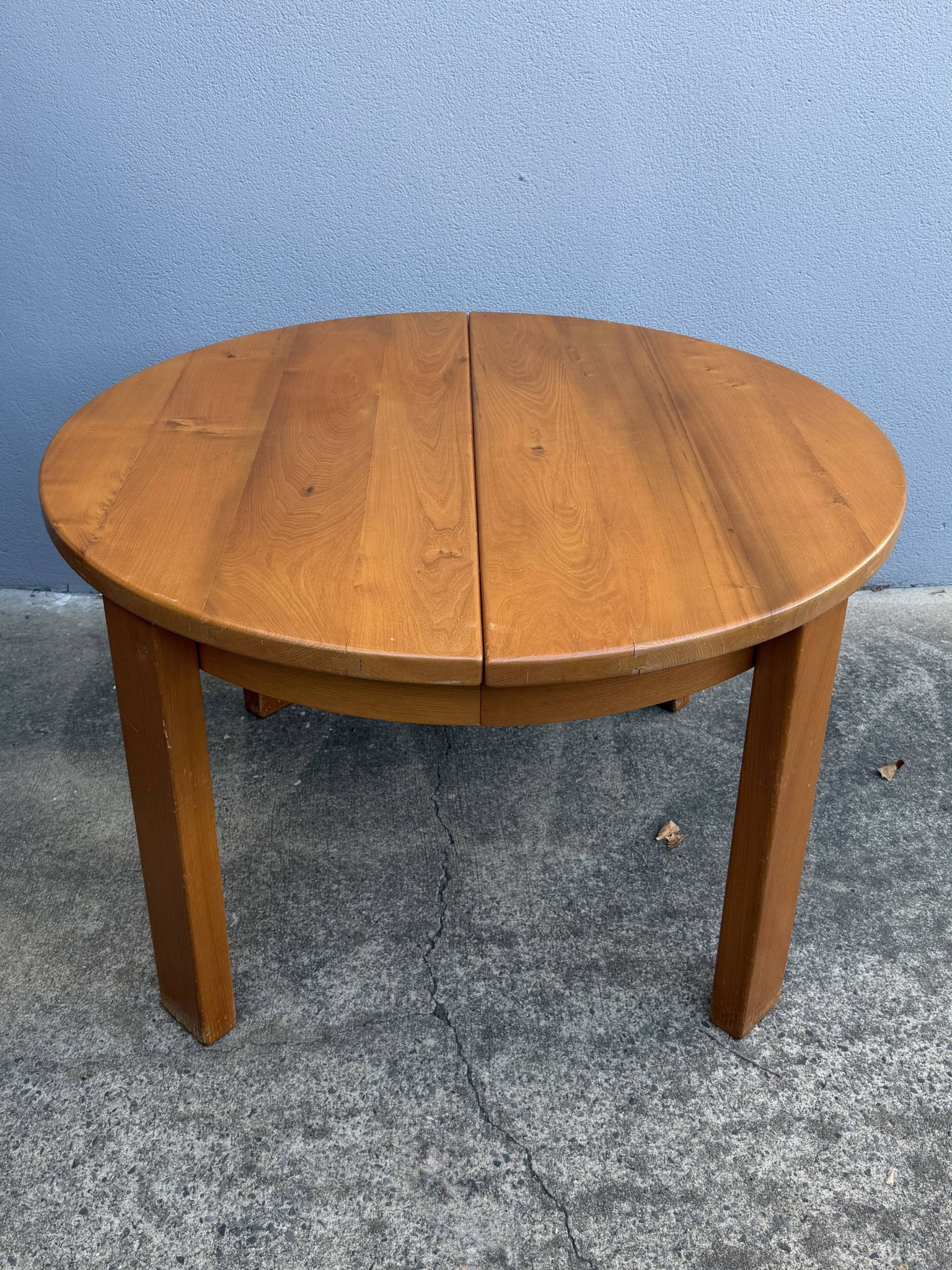 Round table in solid elm from the 1970s by Maison Regain.