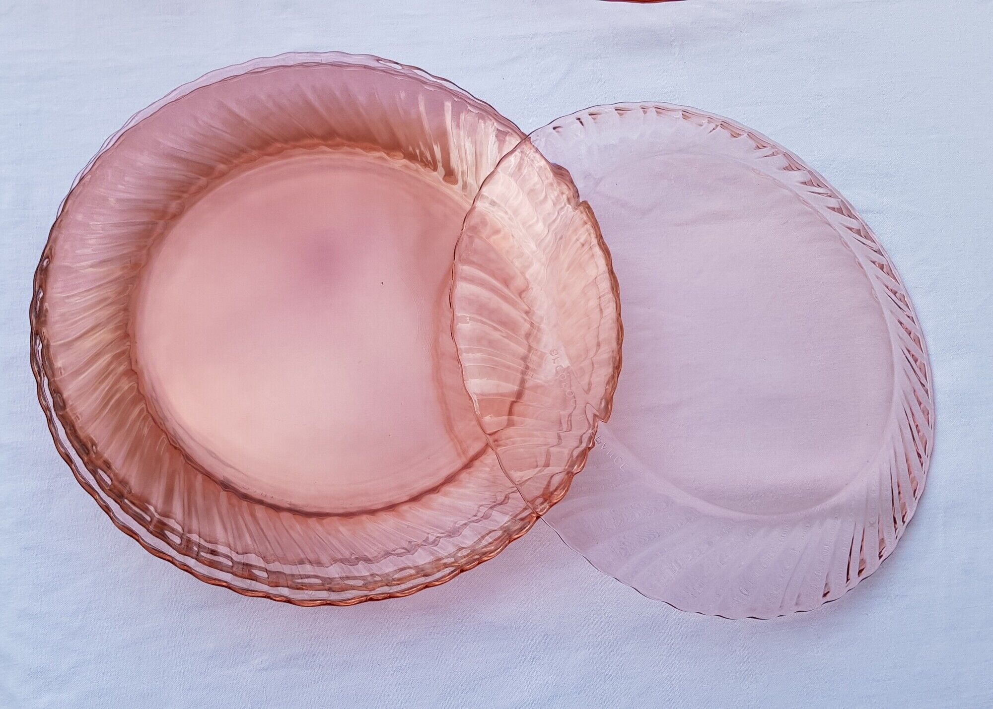 Set of 6 flat plates and 6 hollow plates in pink glass