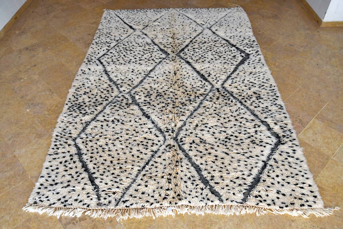 Beni Ouarain Moroccan Berber Rug New 294 cm x 200 cm