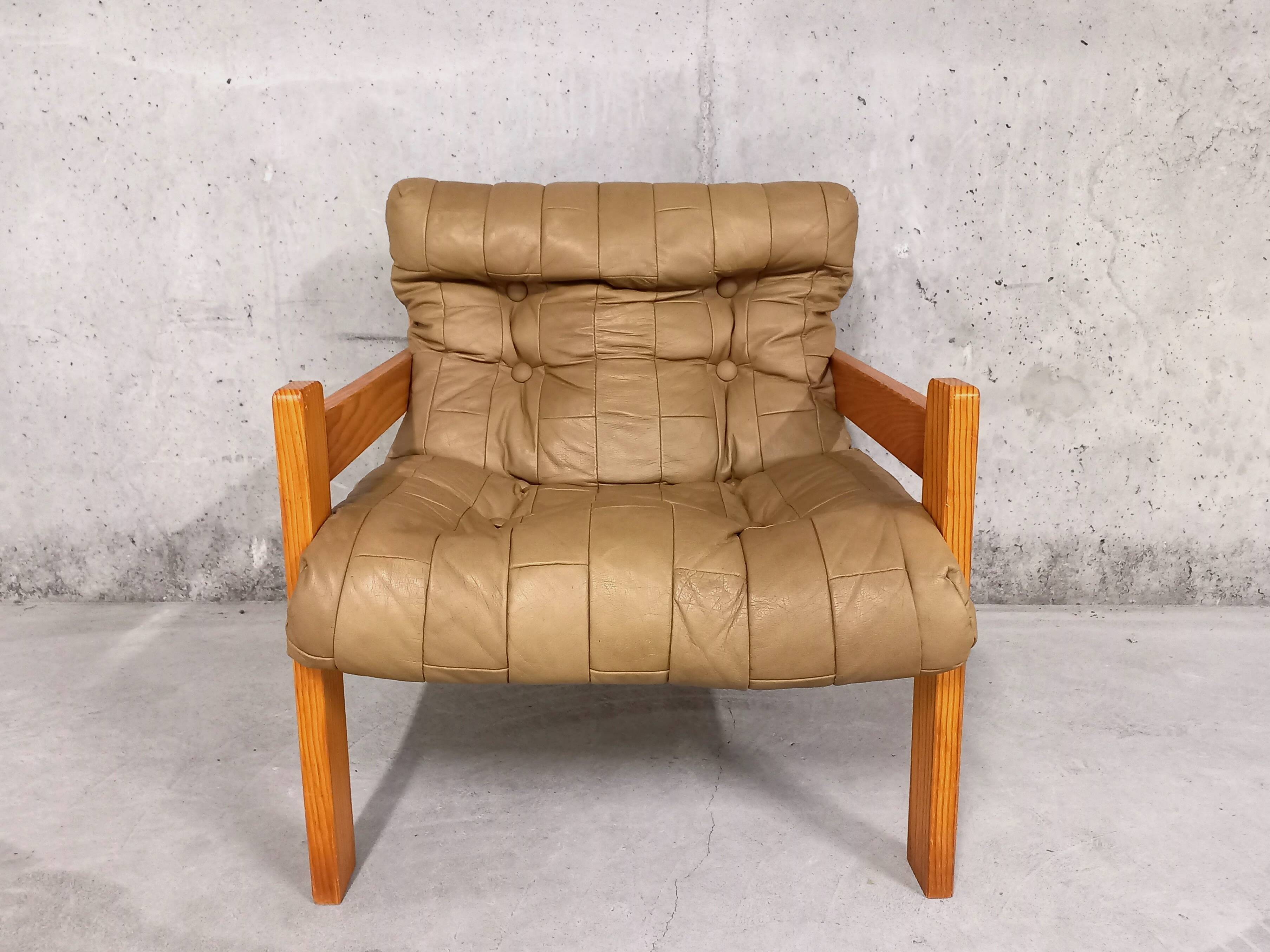 Vintage heater armchair in pine and leather 70s
