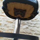 Swivel bar stool