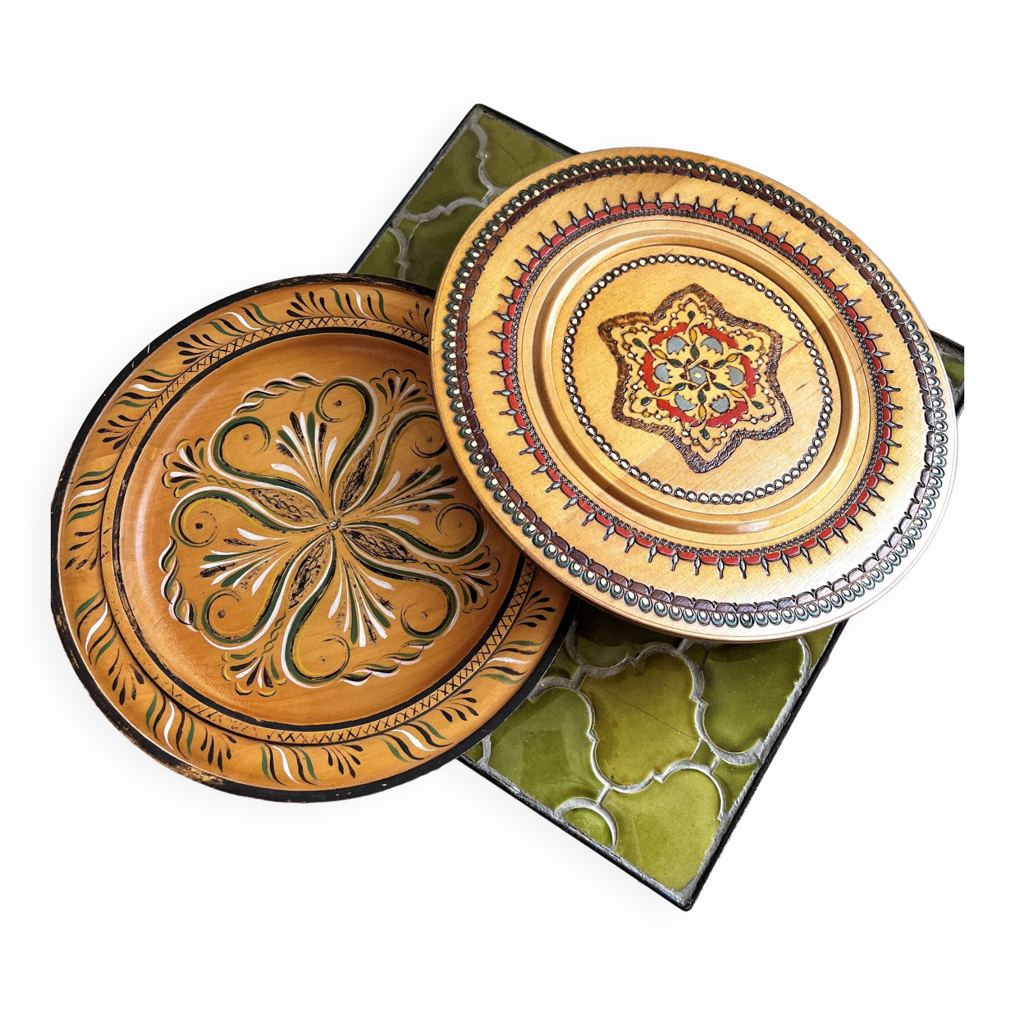Vintage wooden decorative plates