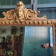 LARGE GOLDEN BEVELLED MIRROR WITH HEAD REF JE