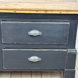 Low commode in pine and dark grey patina from the early 20th century.