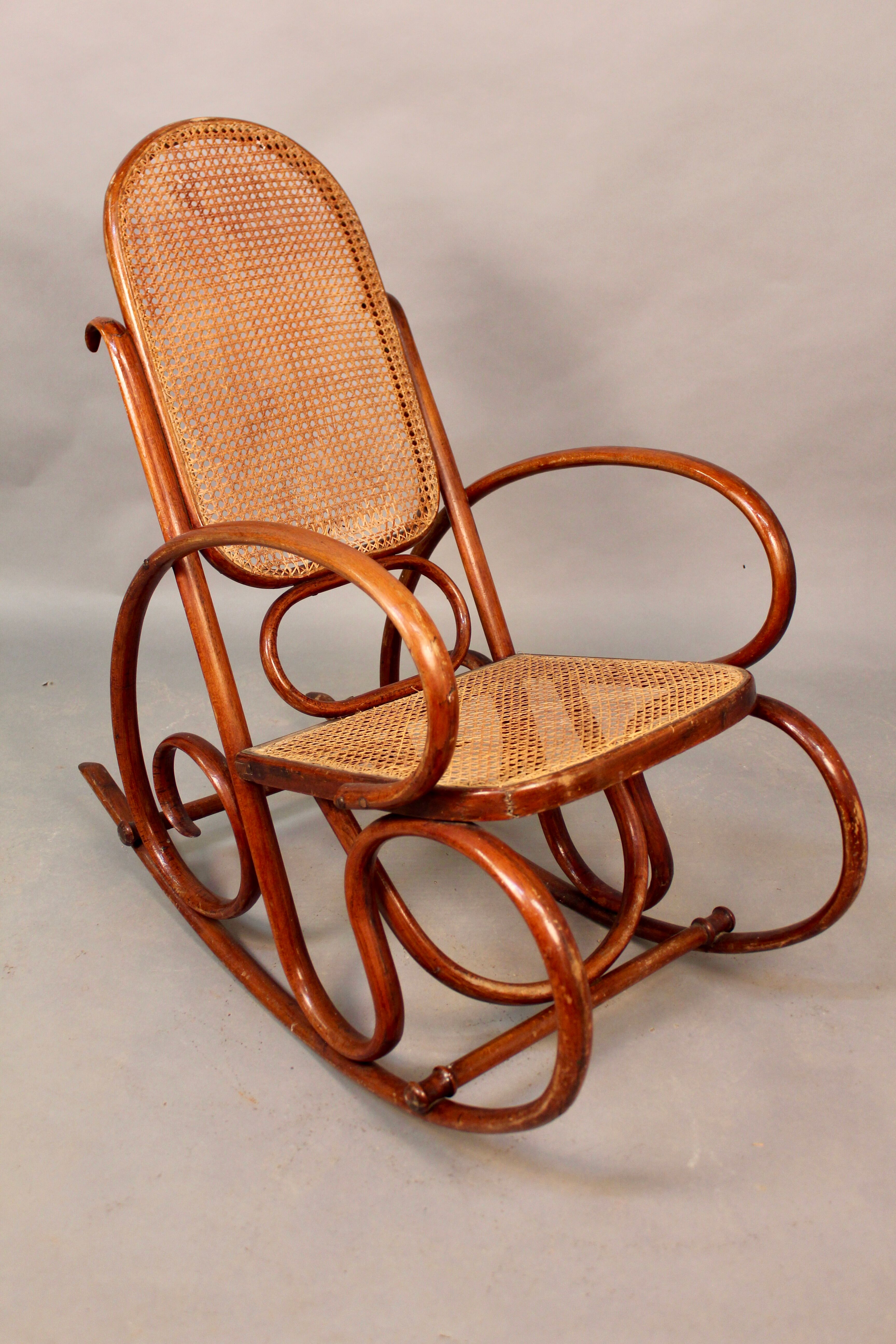 Rocking chair in curved wood
