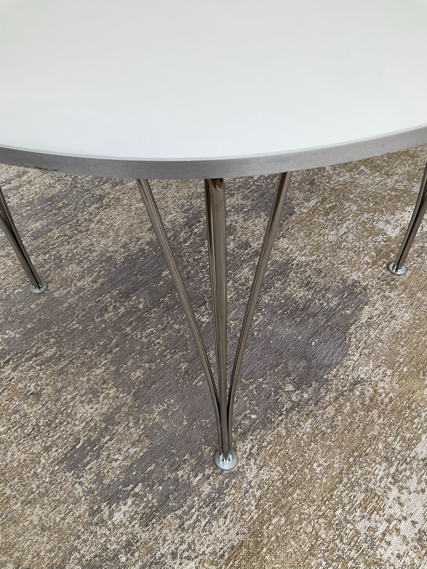 Dining table "Ellipse" by Arne Jacobsen for Fritz Hansen
