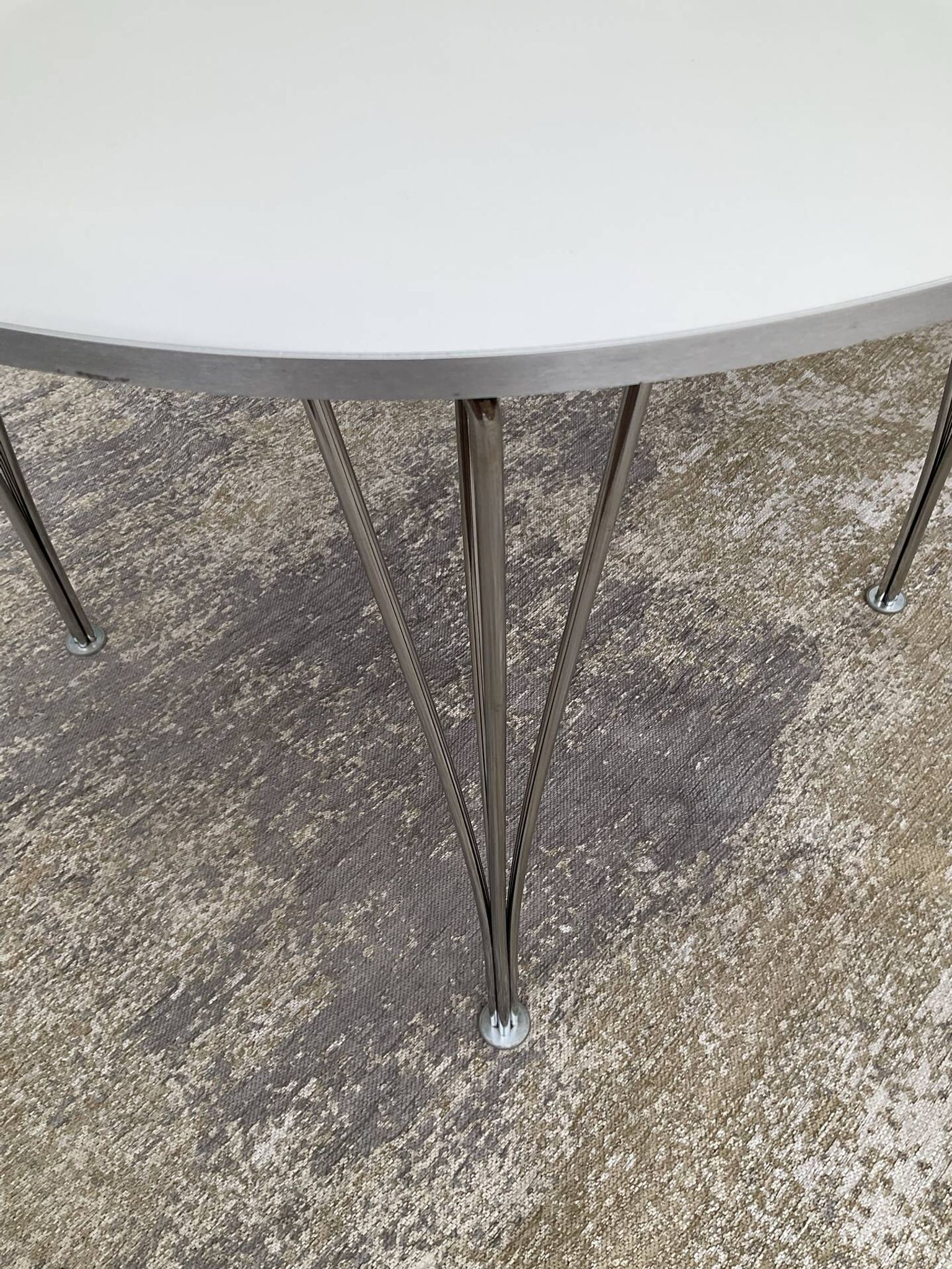 Dining table "Ellipse" by Arne Jacobsen for Fritz Hansen