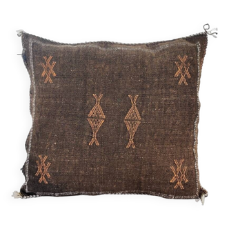 Sabra brown Berber cushion