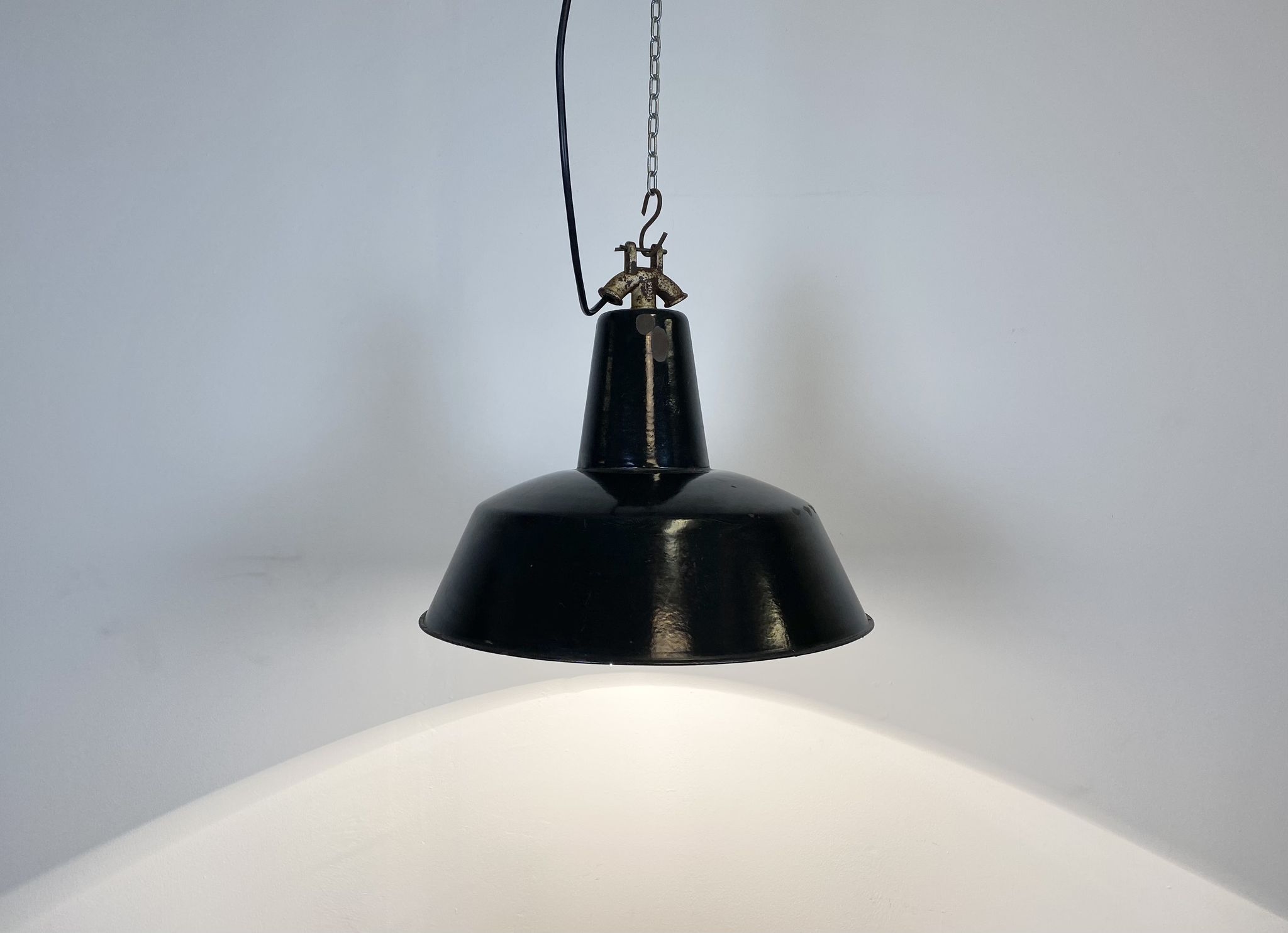 Black enamel industrial factory pendant lamp, 1930s